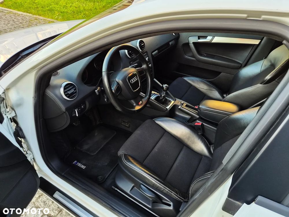 Audi A3 Sportback 2.0 TDI DPF S line Sportpaket (plus) - 32