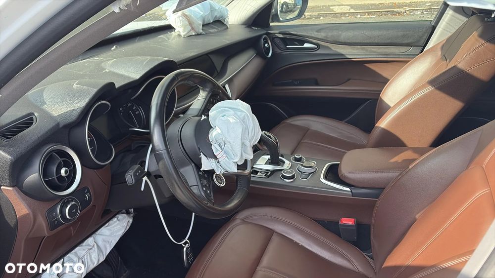 Alfa Romeo Stelvio 2.0 Turbo 16V AT8-Q4 Ti - 11