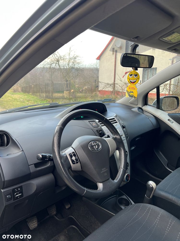 Toyota Yaris 1.3 Sol - 11