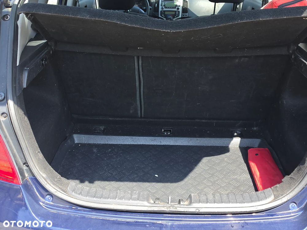 Hyundai i30 1.6 CRDi Comfort EU5 - 9