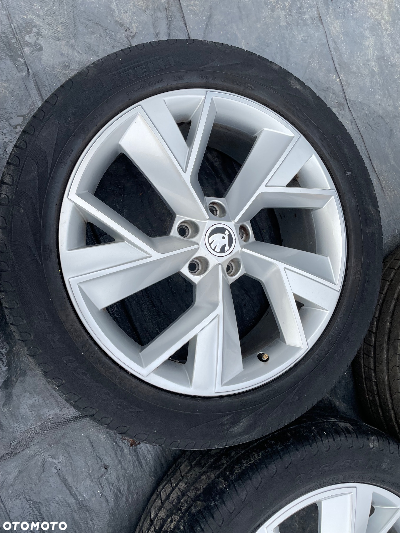 Skoda Kodiaq LIFT FELGA 19' ALUMINIOWA KOMPLET 565601025F komplet ładny stan - 4