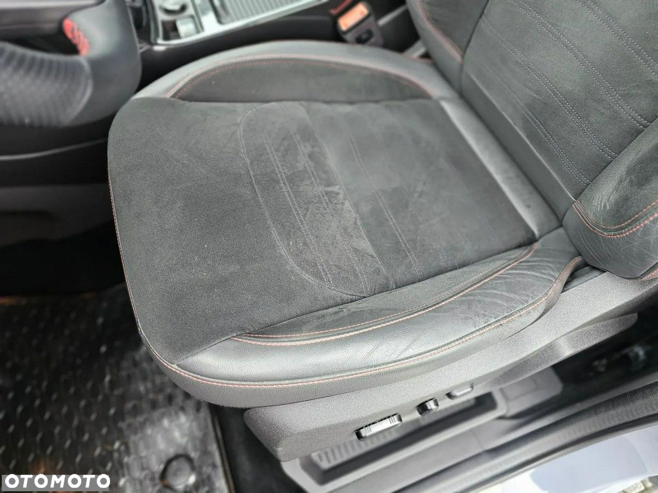 Ford Kuga 2.0 TDCi FWD ST-Line - 25