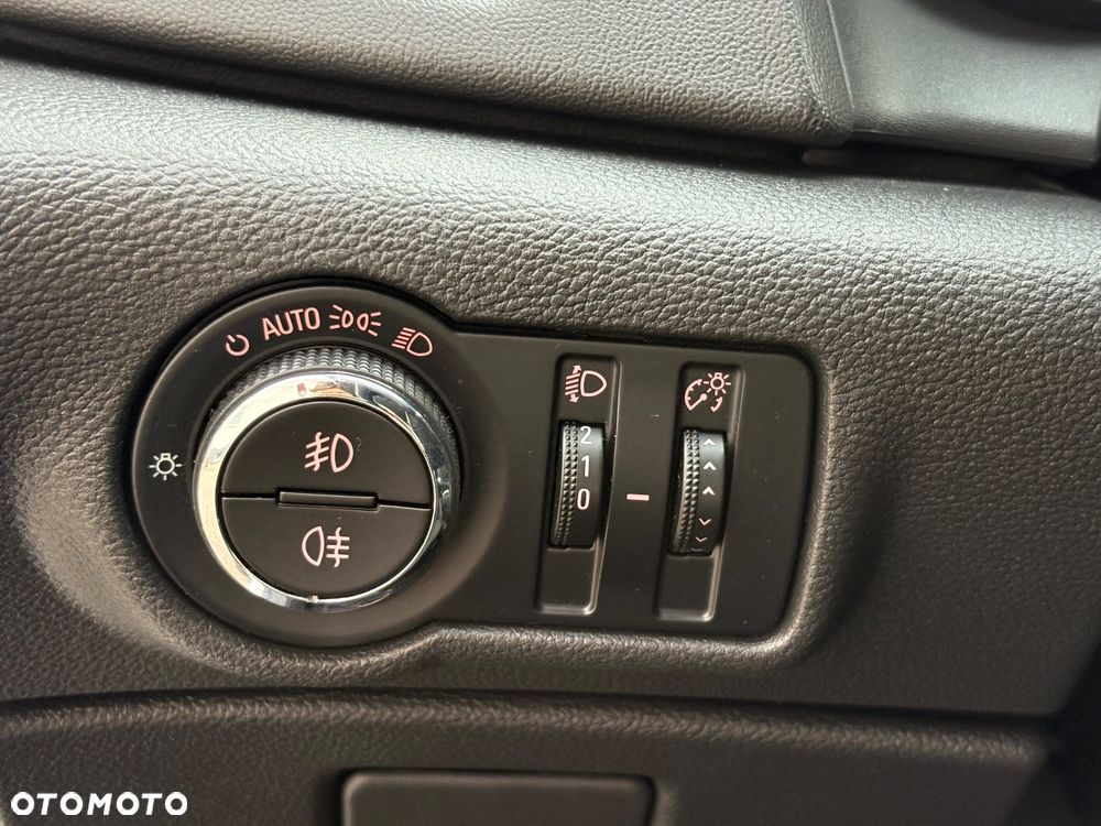 Opel Astra 1.4 Turbo Design Edition - 11