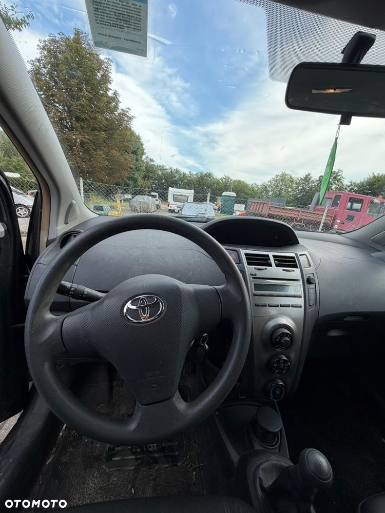 Toyota Yaris 1.0 Luna A/C - 6