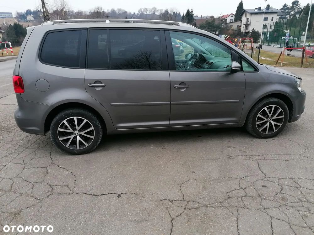 Volkswagen Touran - 12
