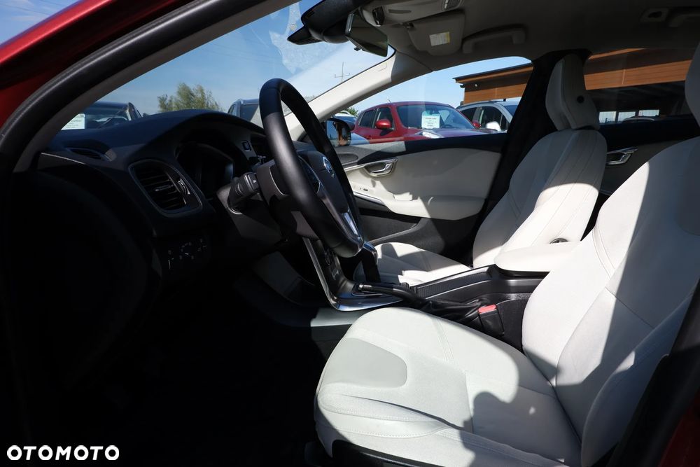 Volvo V40 D2 Momentum - 27