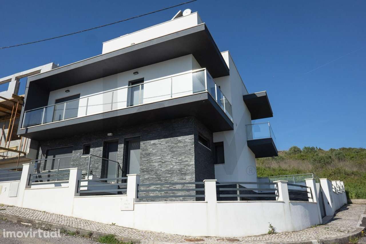 Moradia T4+1 - Pontinha - com vista sobre Lisboa - Grande imagem: 2/60