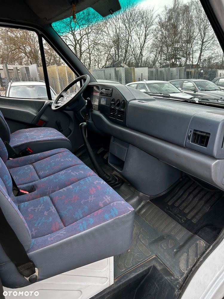 Mercedes-Benz Sprinter - 11