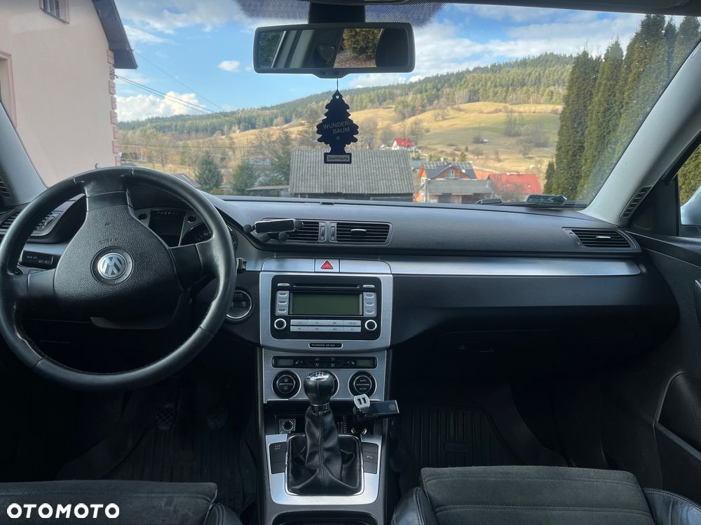 Volkswagen Passat - 4