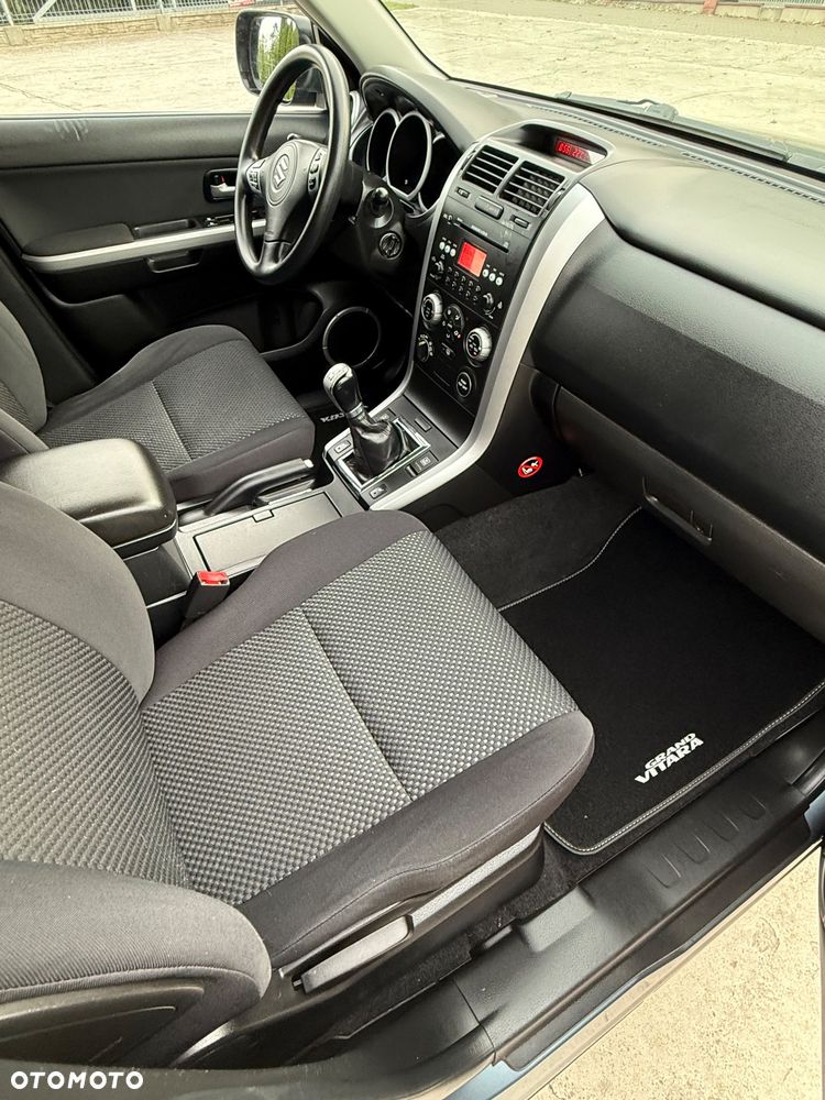 Suzuki Grand Vitara 2.0 Comfort Family - 16