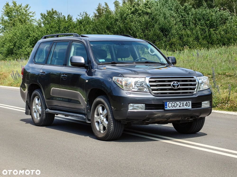 Toyota Land Cruiser - 1