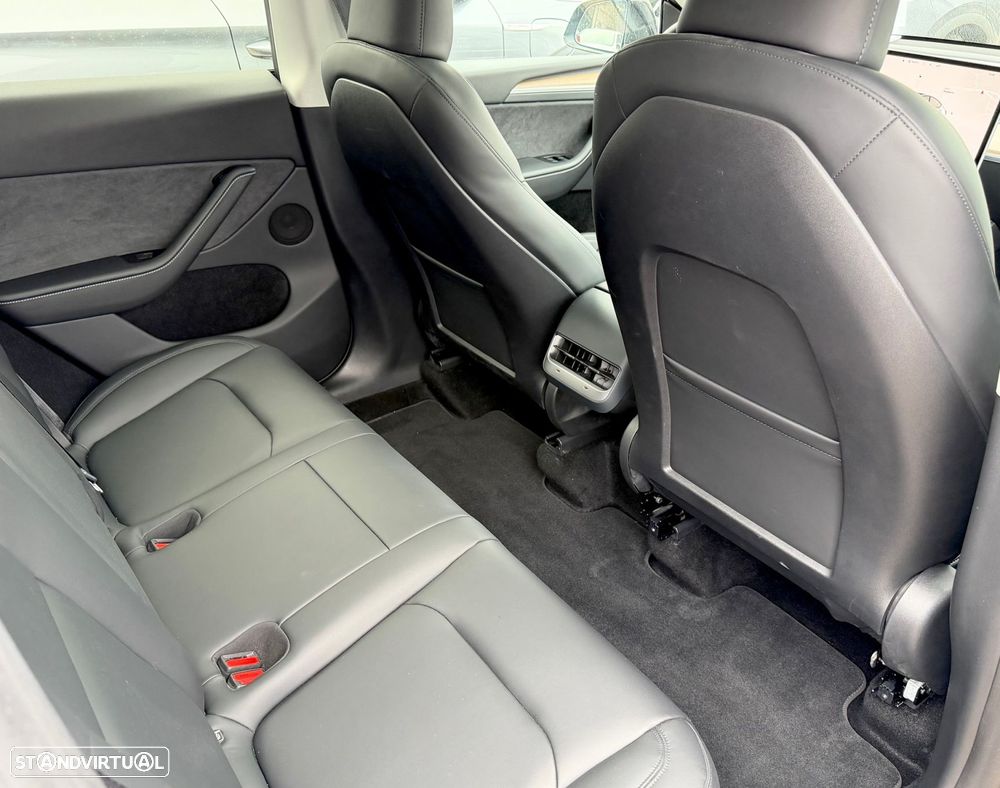 Tesla Model Y Performance Dual Motor AWD - 11