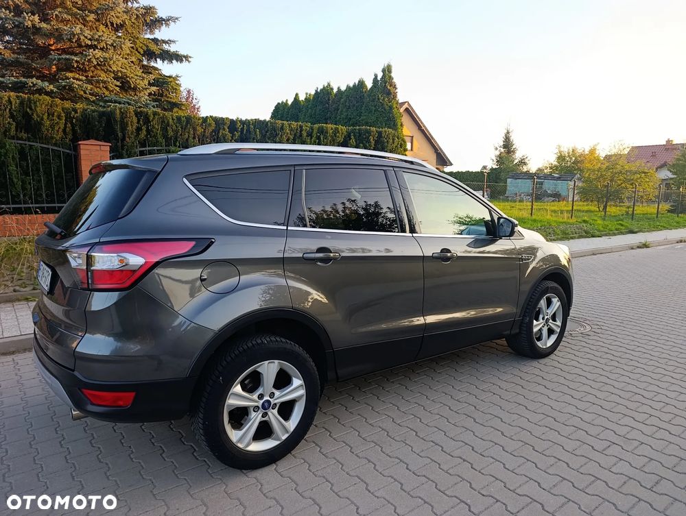 Ford Kuga 2.0 TDCi 2x4 Titanium - 3