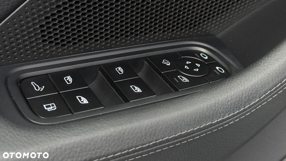 Porsche Panamera 4 E-Hybrid PHEV - 11