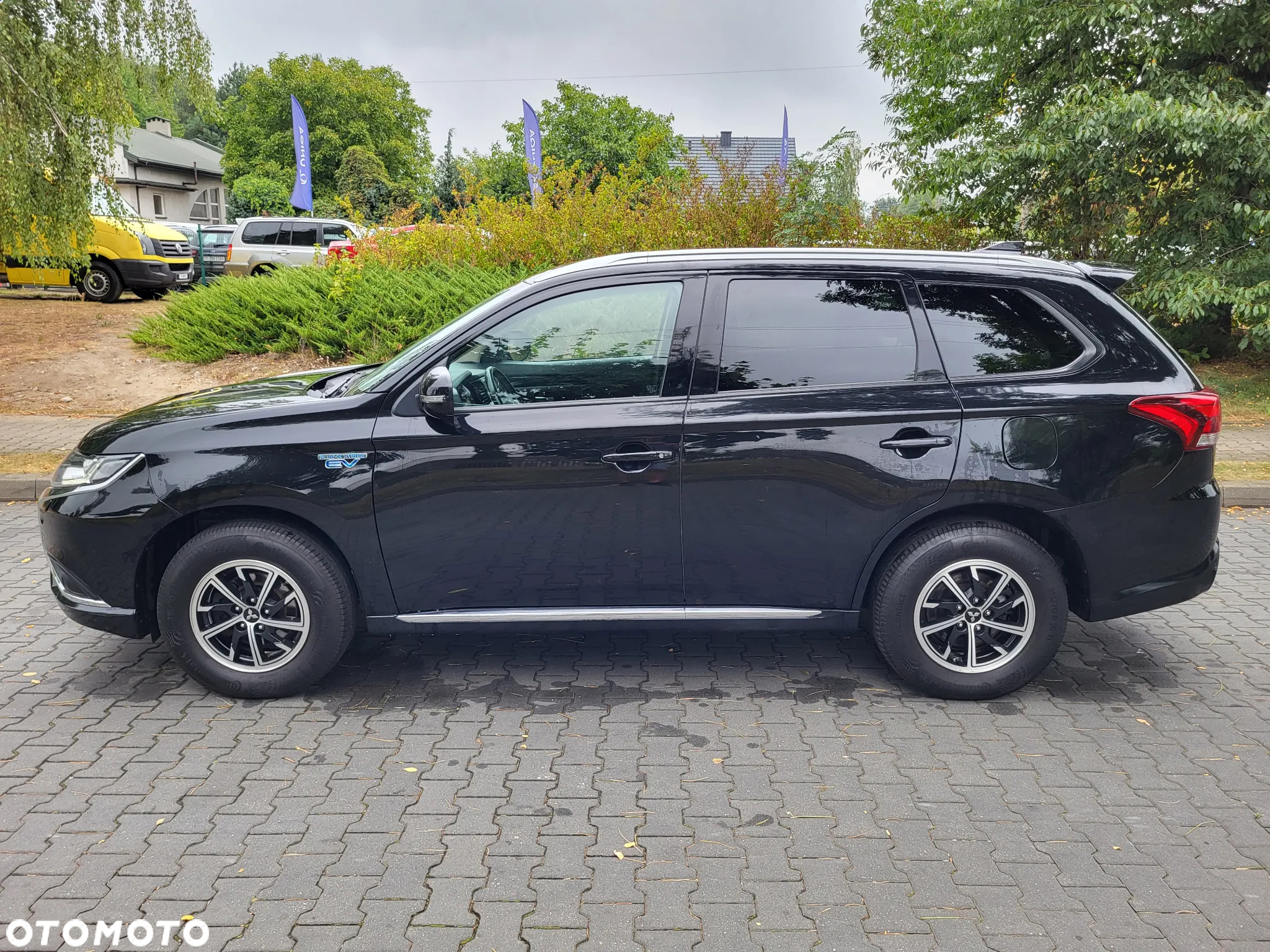 Mitsubishi Outlander ver-2-4-4wd-plug--in-hybrid-intro-edition - 3