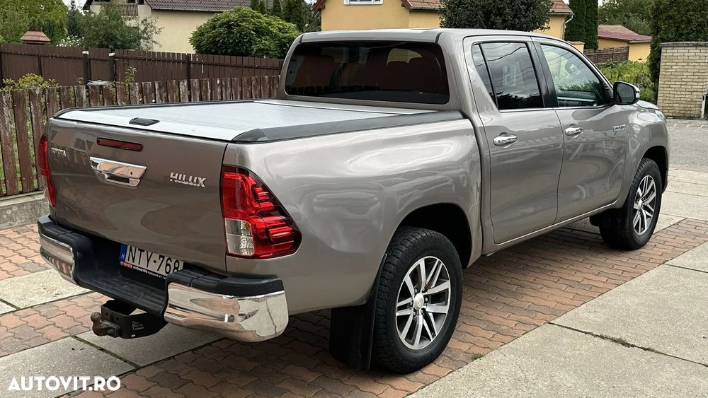 Toyota Hilux 4x4 Double Cab Executive - 3