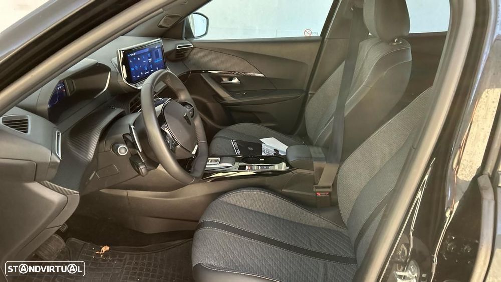 Peugeot 2008 1.2 PureTech Allure EAT8 - 5