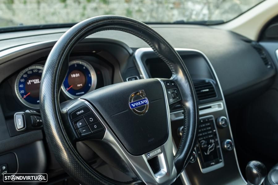 Volvo XC 60 2.0 D3 Drive R-Design 85 Anos Start/Stop - 22