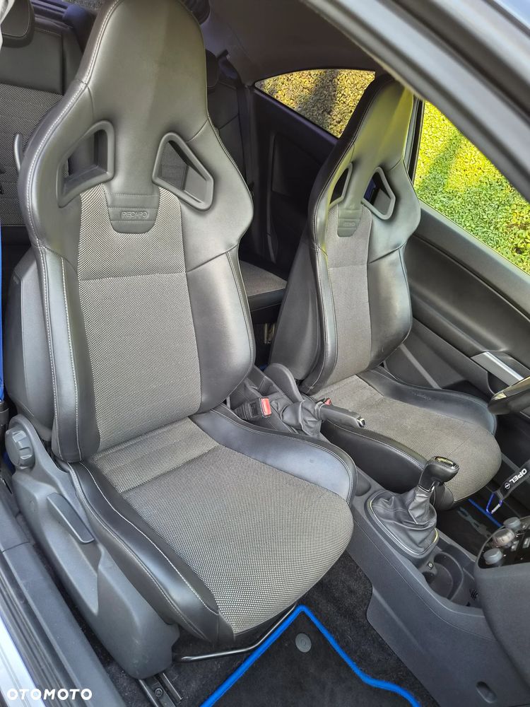 Opel Corsa 1.6T OPC - 9