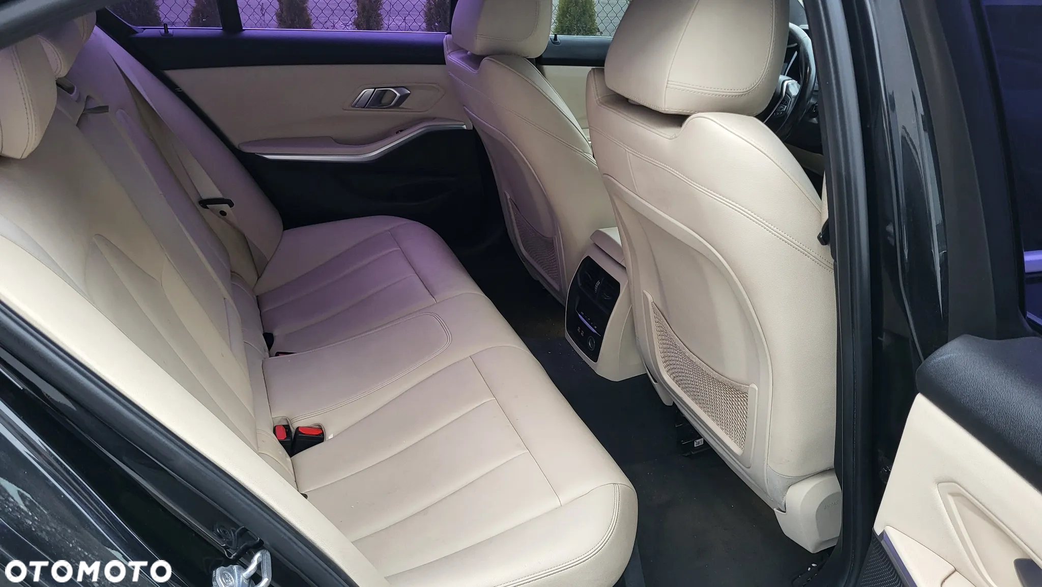 BMW Seria 3 330i - 12