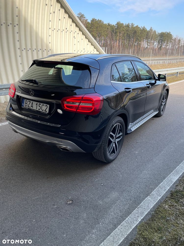 Mercedes-Benz GLA 200 7G-DCT AMG Line - 2