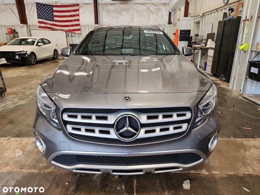 Mercedes-Benz GLA 250 4Matic 8G-DCT - 6