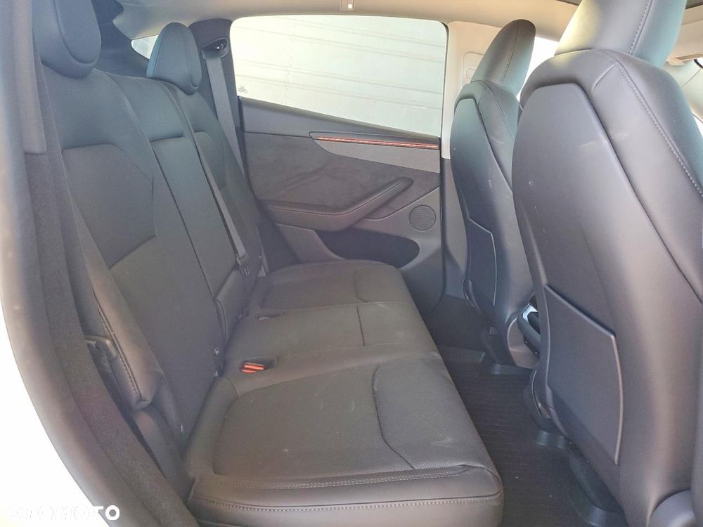 Tesla Model Y Long Range Dual Motor AWD - 12