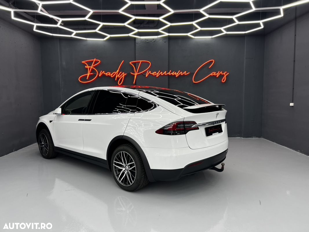 Tesla Model X - 6