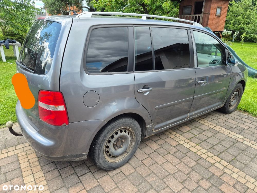 Volkswagen Touran 2.0 TDI Highline DSG - 9