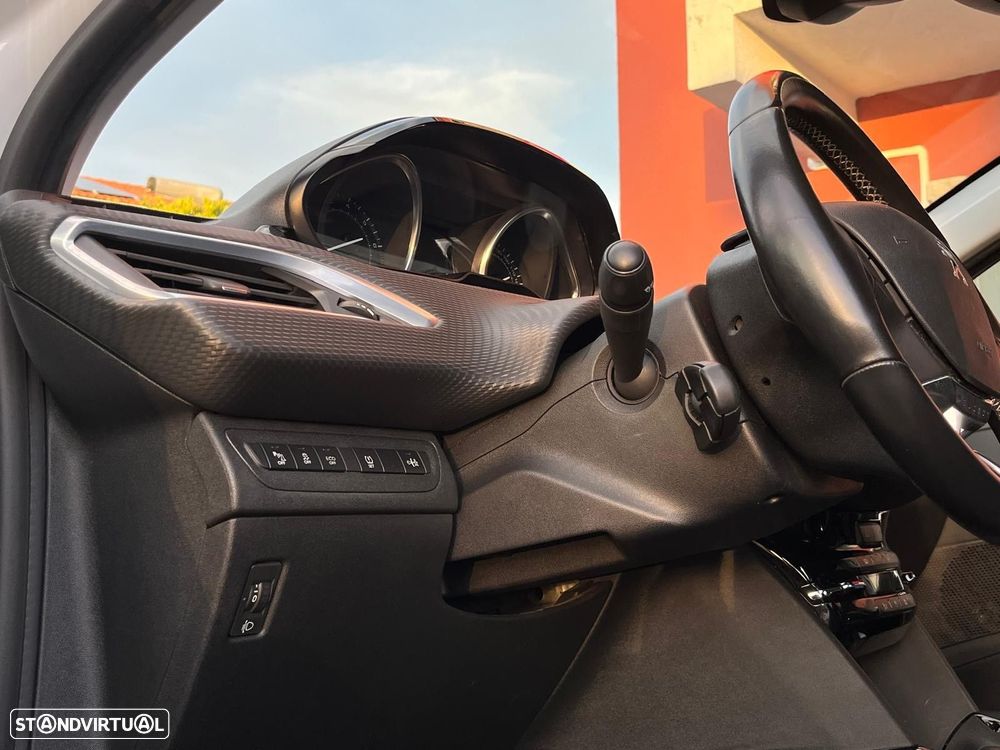 Peugeot 2008 1.2 PureTech Allure - 13