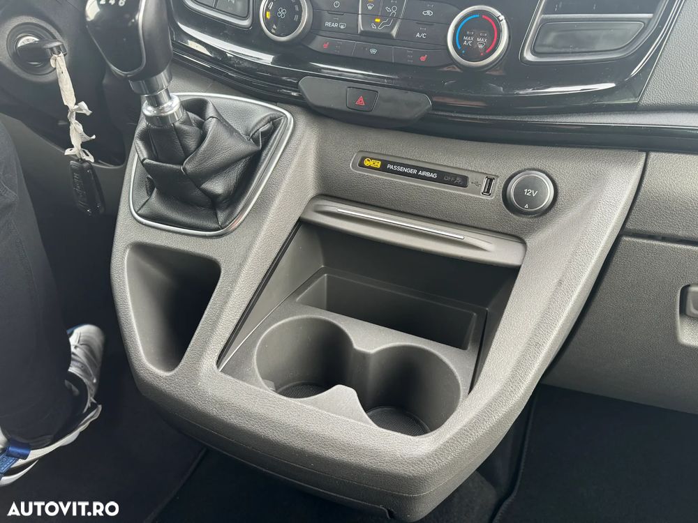 Ford Tourneo Custom 320 L2H1 VA Titanium - 40