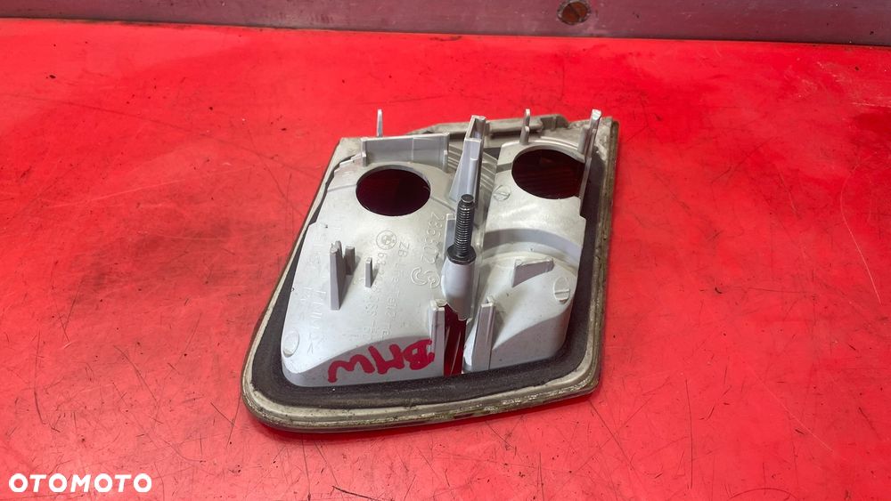 BMW 3 E46 KOMBI  LAMPA PRAWA Z KLAPY TYLNA TYŁ - 3