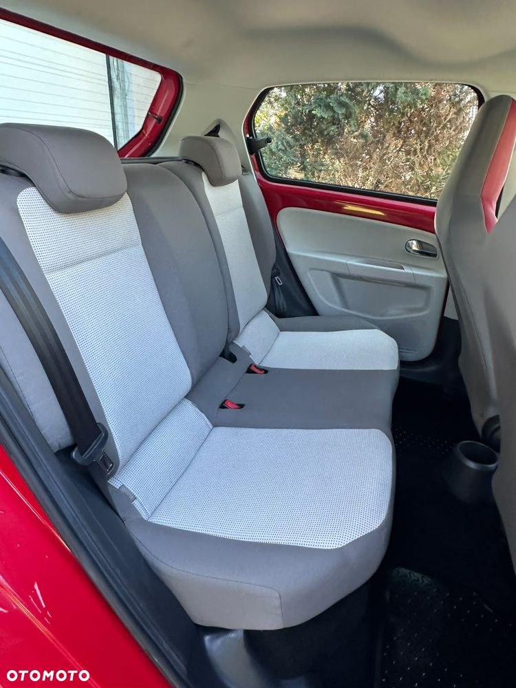 Volkswagen up! Active - 32