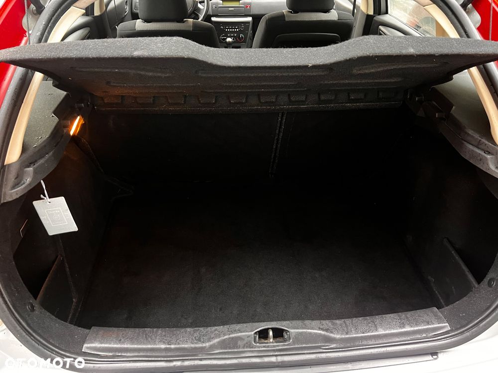 Citroën C4 1.4 16V Magic - 18
