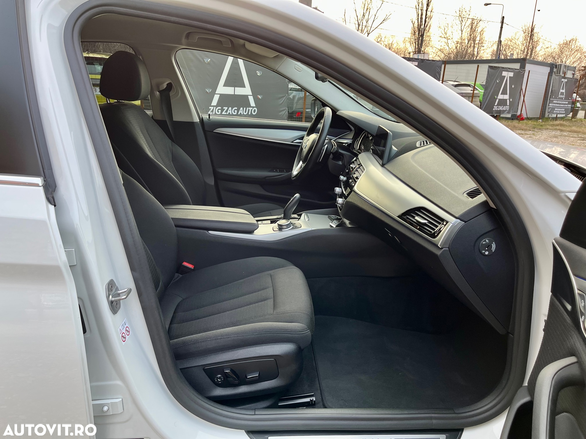 BMW Seria 5 530i xDrive AT - 33