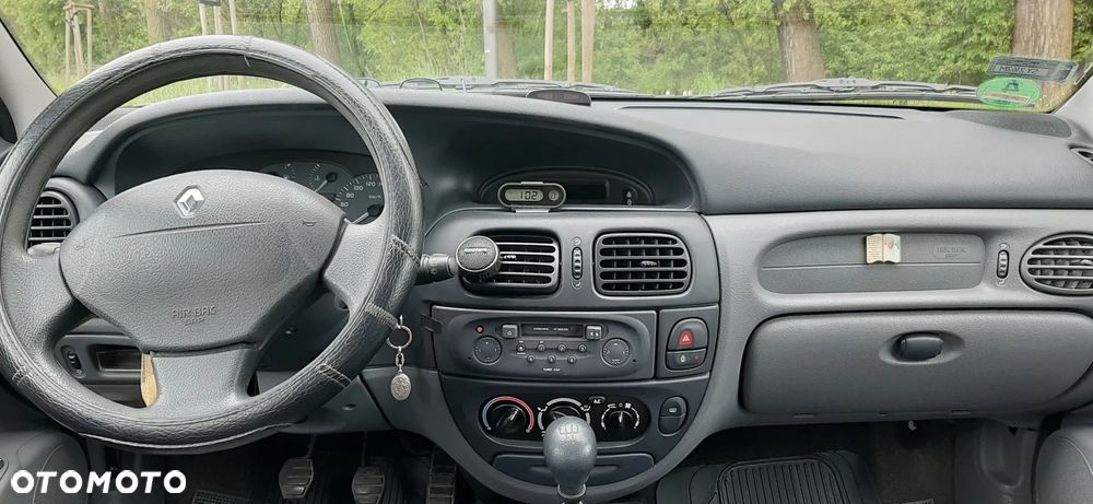 Renault Megane 1.4 RL Eco - 11