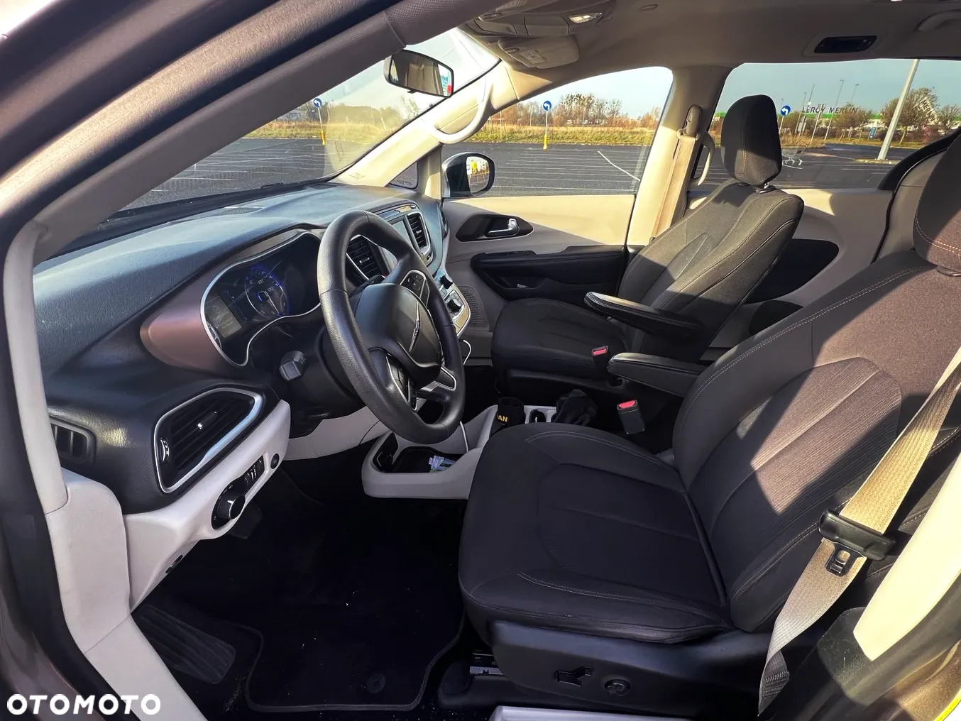 Chrysler Pacifica - 4