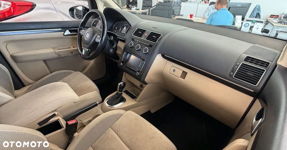 Volkswagen Touran - 16