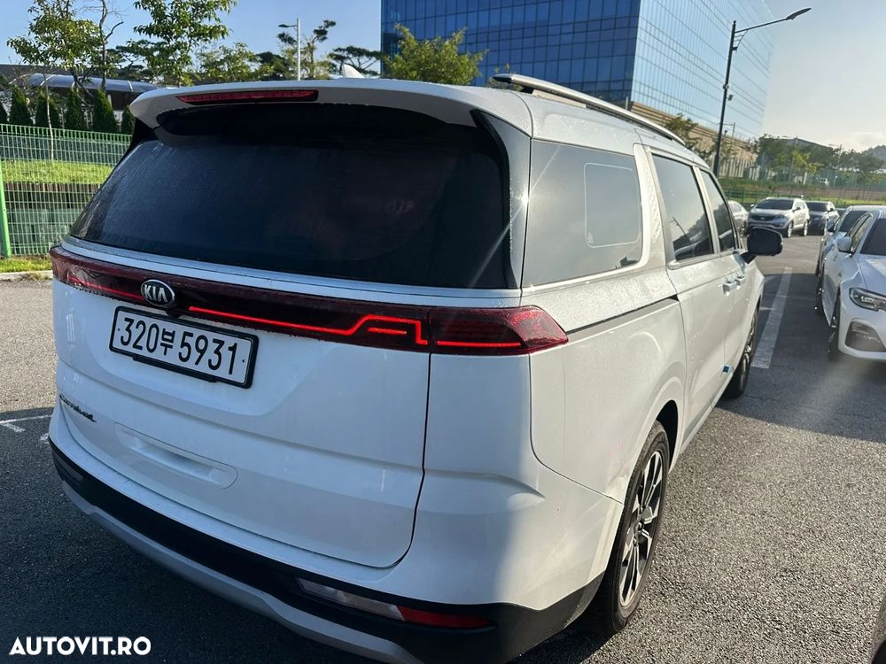 Kia Carnival - 10