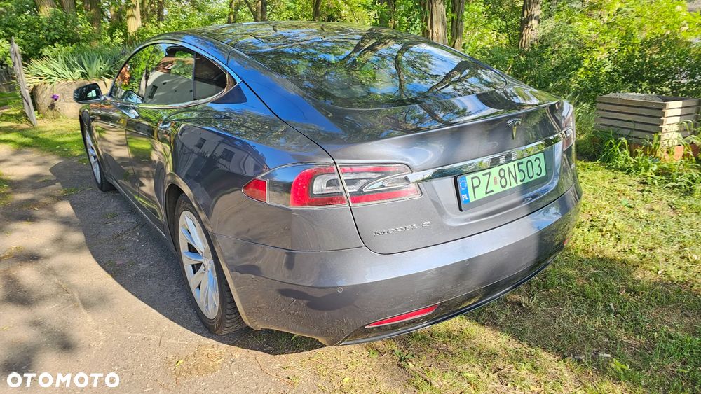 Tesla Model S - 16