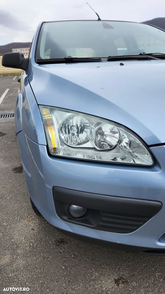 Ford Focus 1.6i Comfort - 27