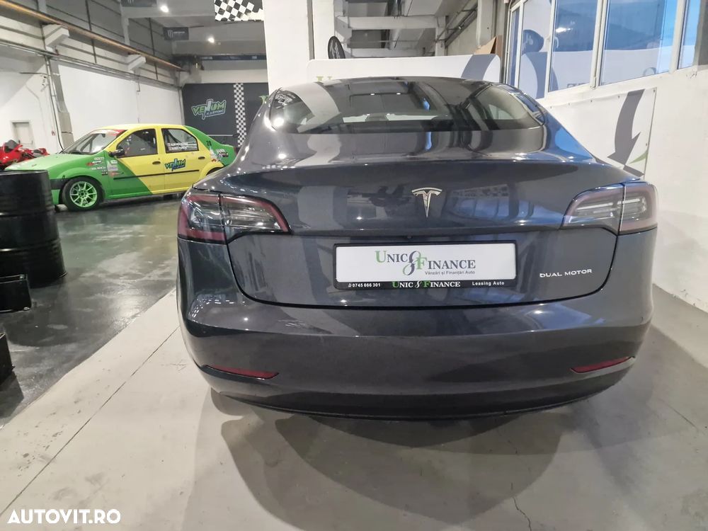 Tesla Model 3 - 7
