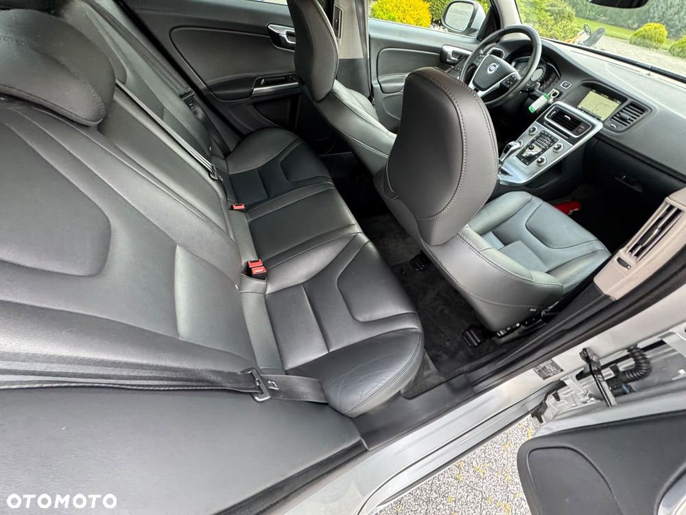 Volvo S60 D2 Momentum - 28