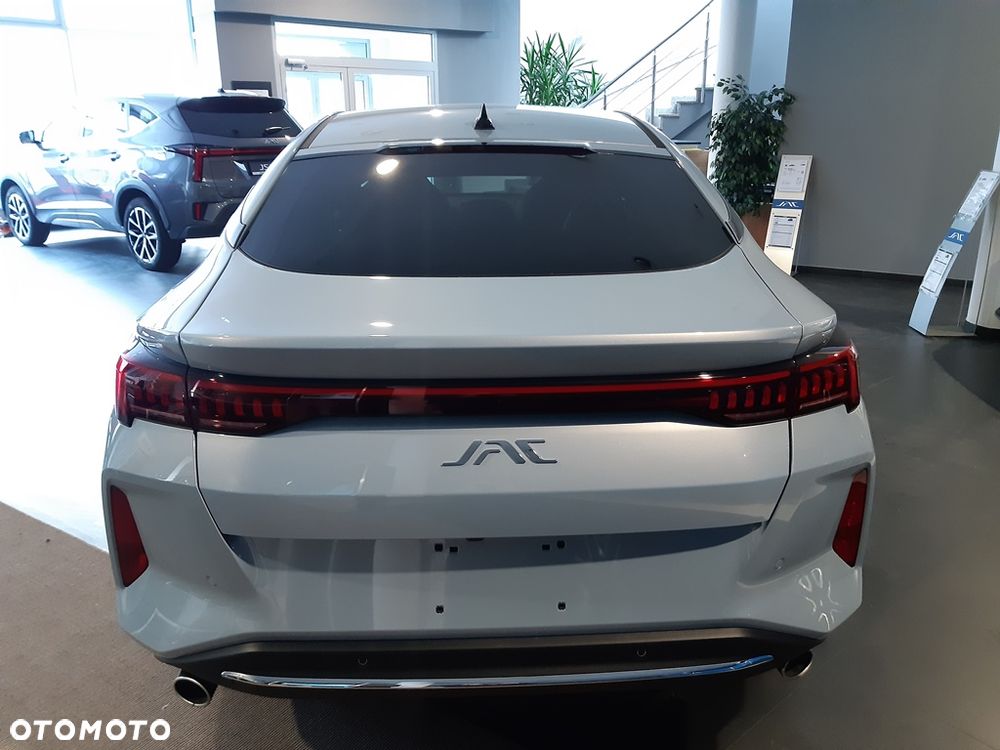 JAC J7 Plus CVT - 9