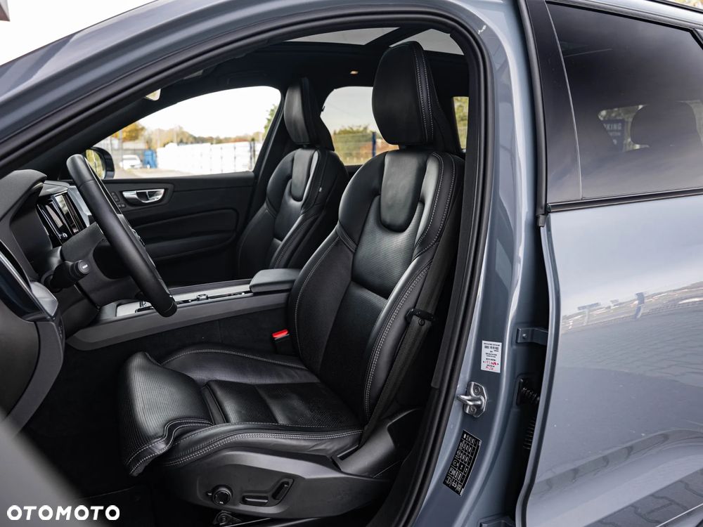 Volvo XC 60 B4 D Plus Dark - 23