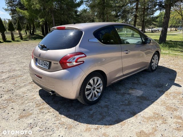 Peugeot 208 - 5