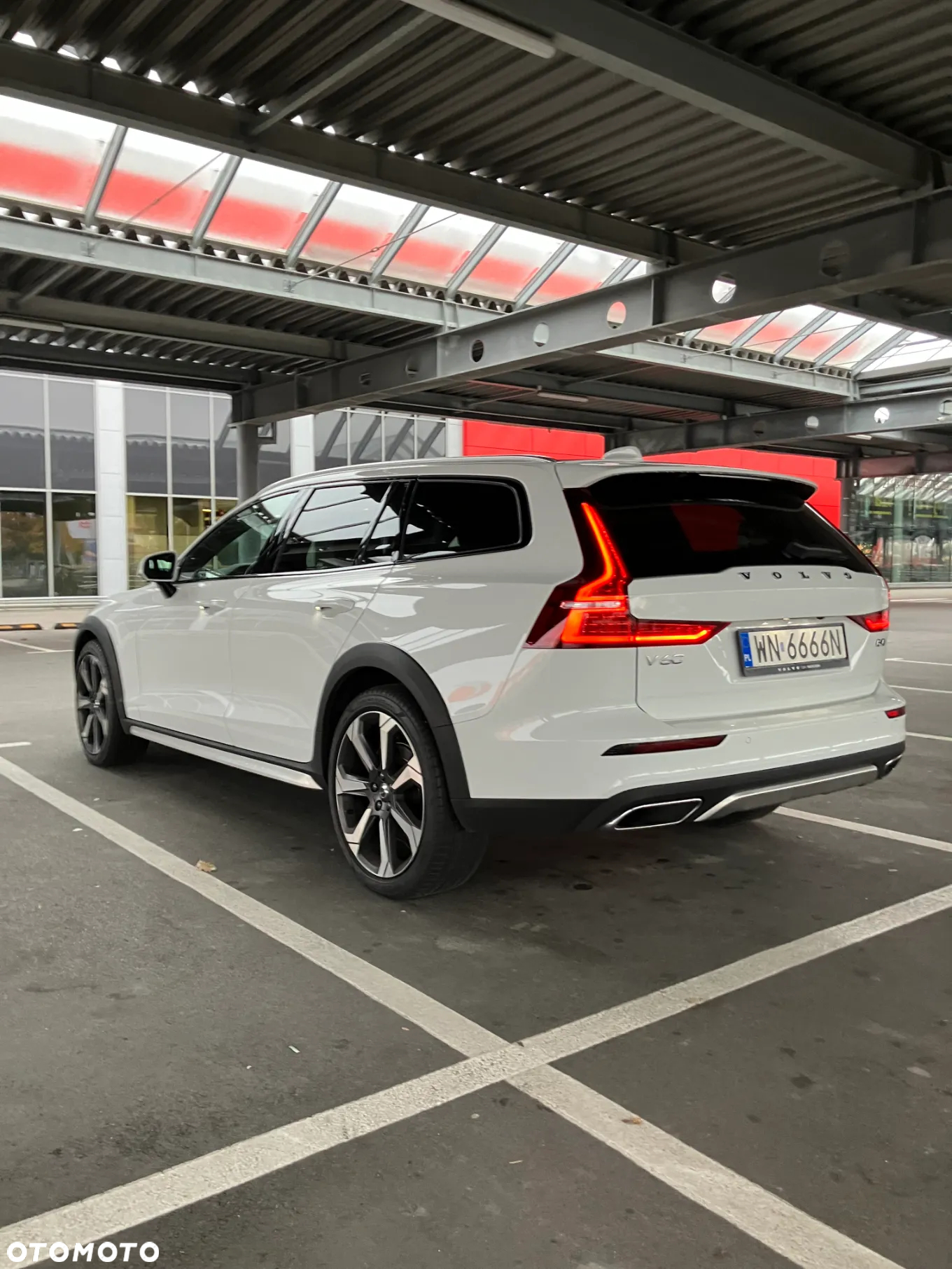Volvo V60 Cross Country - 14