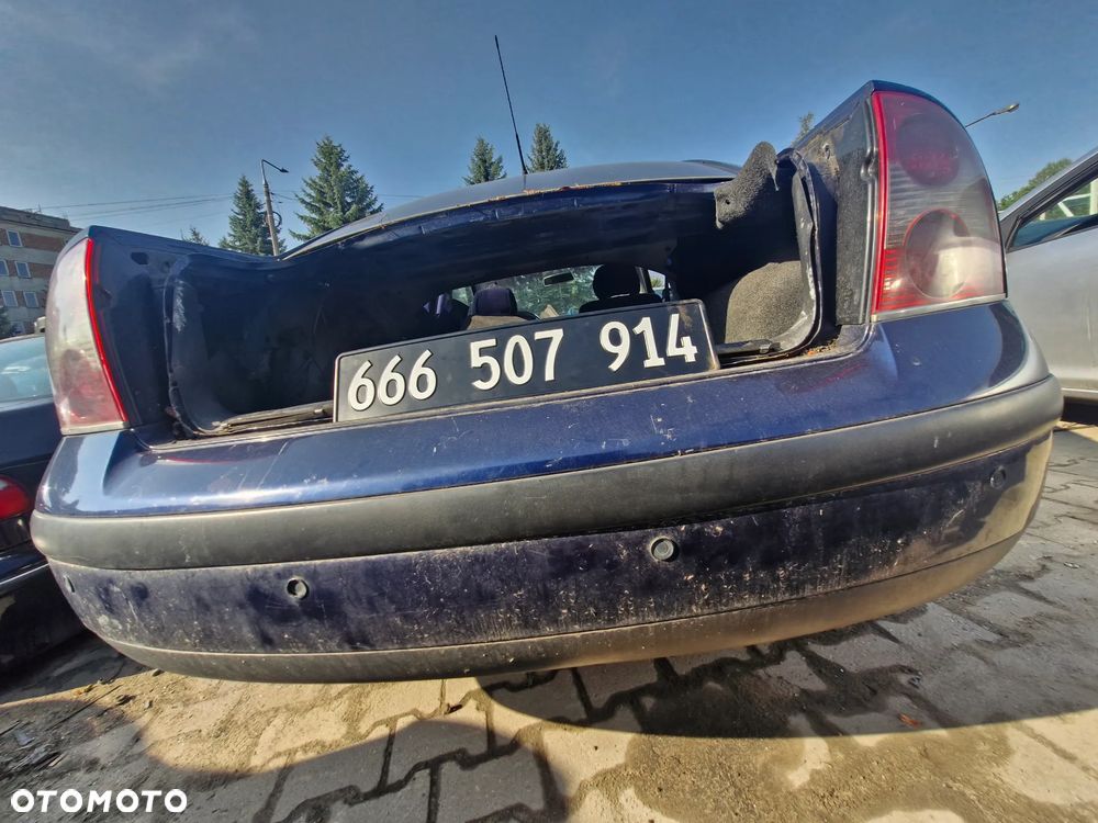 zderzak / tył / VW / Volkswagen Passat F5 FL - granatowy - 2