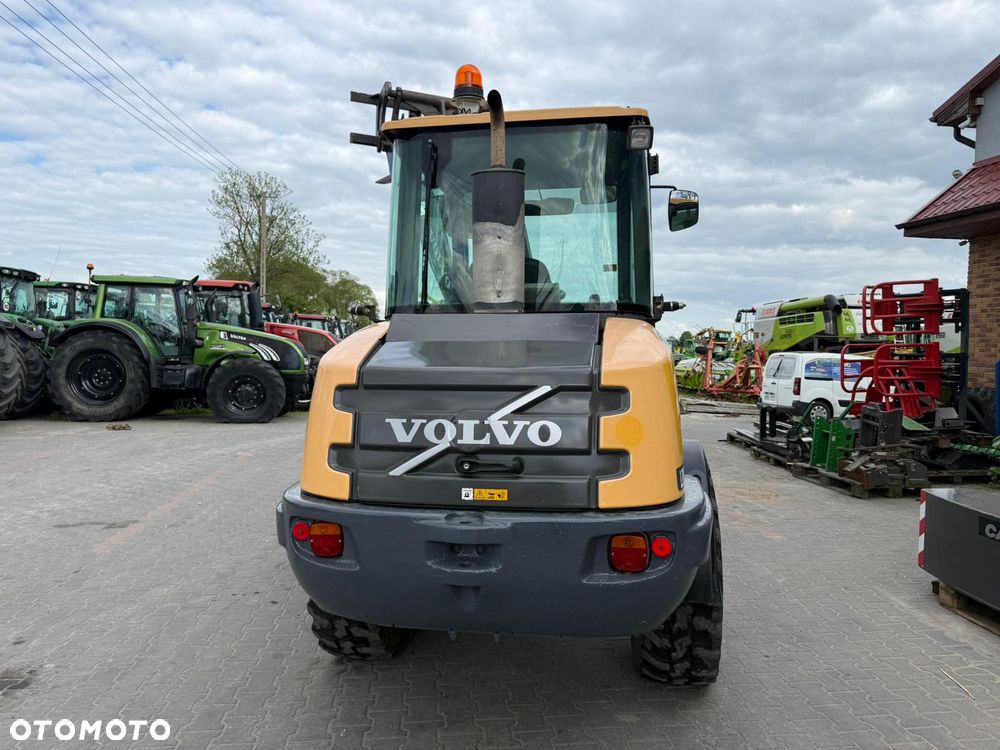 Volvo L 28 F   30  JCB - 14