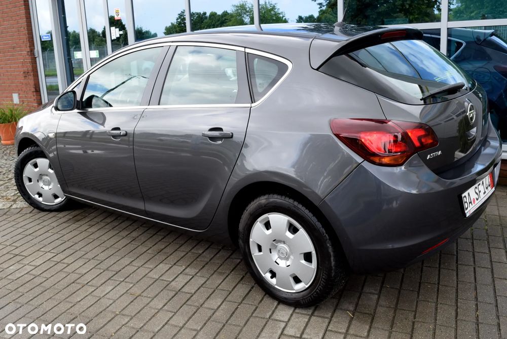 Opel Astra 1.6 Enjoy - 4